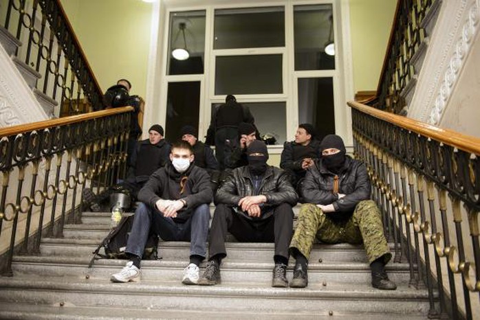 Pro-Russian protesters sit inside the seized regional administrative building in Kharkiv April 6, 2014. REUTERS-Stringer