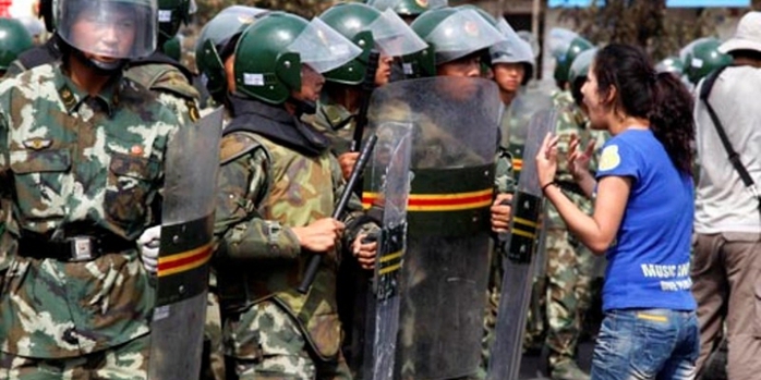 http://assets.kompas.com/data/photo/2013/06/20/2004280Demonstran-Uighur1780x390.jpg