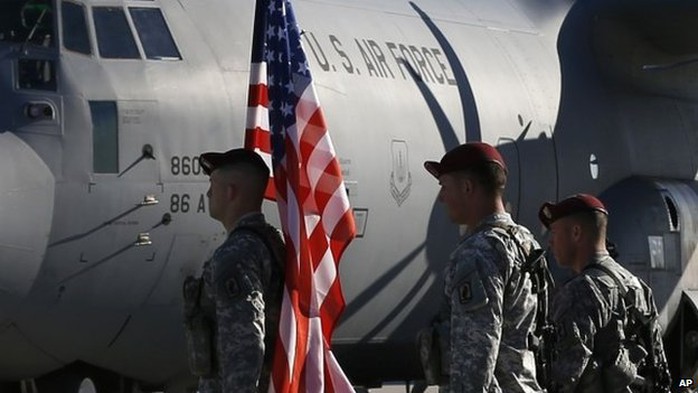 US troops arrive at a Lithuanian air force base in Siauliai. Photo: 26 April 2014