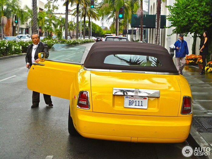 Rolls Royce là chiếc xe đắt tiền nhưng lại bị coi là cổ lỗ và cục mịch tại California (Mỹ). Rolls Royce là chiếc xe đắt tiền nhưng lại bị coi là cổ lỗ và cục mịch tại California (Mỹ).