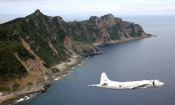 Japan Maritime Self-Defense Forces PC3 surveillance plane flies around the disputed islands in the East China Sea, known as the Senkaku isles in Japan and Diaoyu in China, in this October 13, 2011 file photo. REUTERS/Kyodo/Files