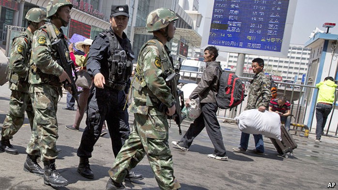 China says 18 suspects surrender over Xinjiang attack