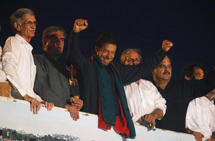 Former international cricketer Imran Khan, chairman of the Pakistan Tehreek-e-Insaf (PTI) political party, gestures to his supporters during a Freedom March to the parliament house in Islamabad August 19, 2014. REUTERS-Akhtar Soomro