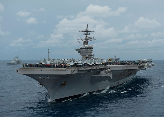 http://www.aviationwa.org.au/ACPhotos/Photos-other/USS_Carl_Vinson_USNphoto_120414-N-DR144-657.jpg