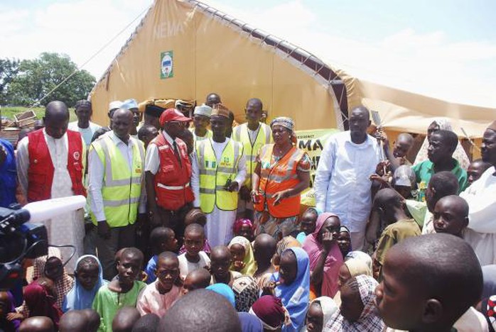 Refugees gather in an internally displaced persons (IDP) camp, that was set up for Nigerians fleeing the violence committed against them by Boko Haram militants, at Wurojuli, Gombe State, September 1, 2014.  REUTERS-Samuel Ini