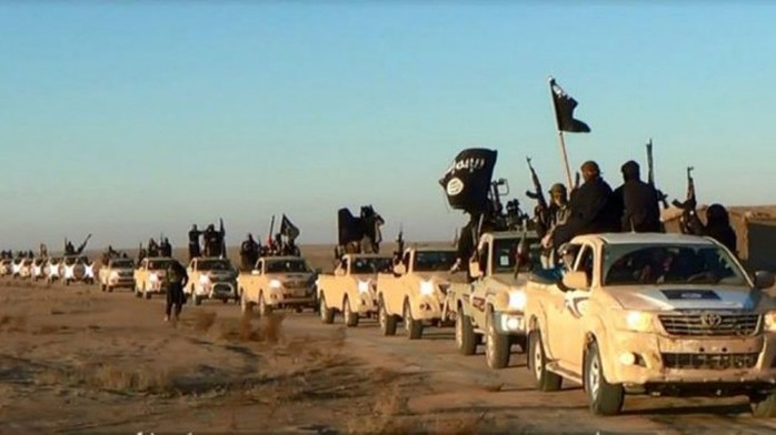 A convoy of vehicles and fighters from the Islamic State in Iraqs Anbar Province, January 2014 (illustrative photo: AP)