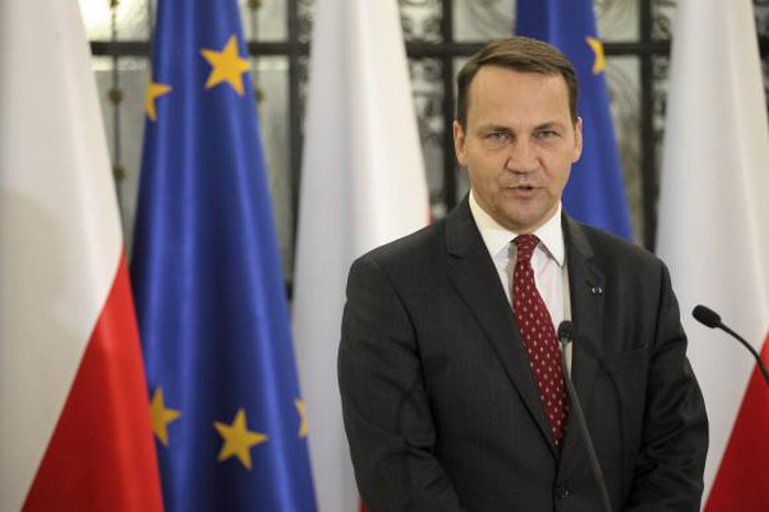 Former Polish foreign minister Radoslaw Sikorski speaks at the lower house of the Polish parliament in Warsaw, September 24, 2014. REUTERS/Slawomir Kaminski/Agencja Gazeta