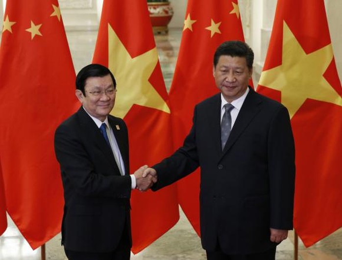 Vietnams President Truong Tan Sang shakes hands with Chinas President Xi Jinping (R) during a meeting at the Great Hall of the People, on the sidelines of the Asia Pacific Economic Cooperation (APEC) meetings, in Beijing, November 10, 2014. REUTERS/Kim Kyung-Hoon