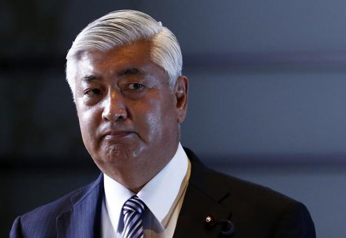 Japans new Defence Minister Gen Nakatani arrives at Prime Minister Shinzo Abes official residence in Tokyo December 24, 2014.  REUTERS-Thomas Peter