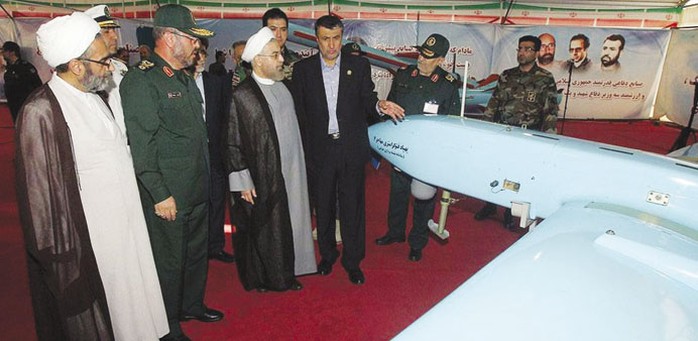 Loại máy bay không người lái Mohajer 4 được Iran trình làng hôm 24-8. Ảnh: gulf-times.com