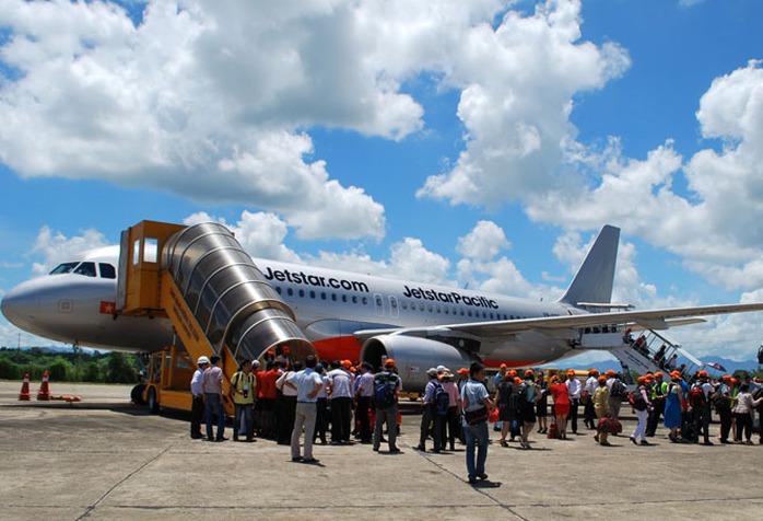 Hành khách trong chuyến bay đầu tiên chặng TP HCM - Bangkok của Jetstar Pacific Hành khách trong chuyến bay đầu tiên chặng TP HCM - Bangkok của Jetstar Pacific