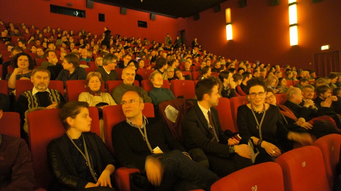 Khán giả kín rạp xem phim Nước-2030