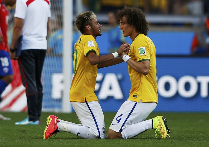 Neymar và David Luiz đã khóc khi vượt qua Chile ở vòng 1/8 bằng loạt sút luân lưu