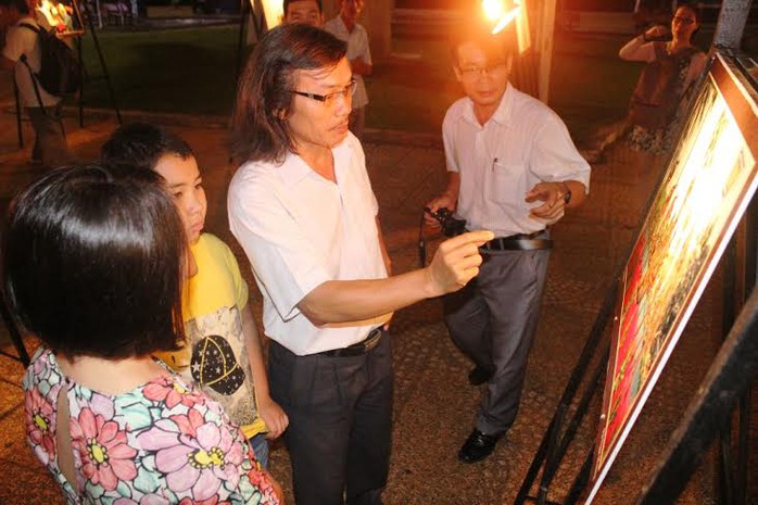 Triển lãm ảnh Công nhân và Công đoàn Khánh Hòa thu hút được du khách và người dân