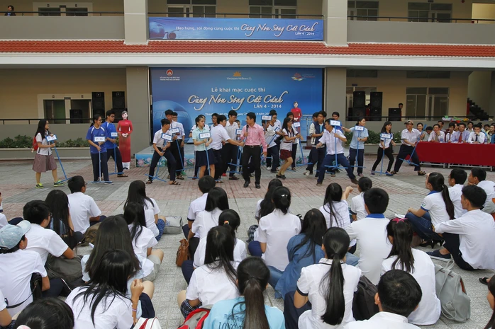 Khởi động trước khi khai mạc cuộc thi