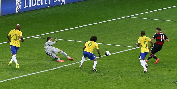 Klose đi vào lịch sử với tư cách cầu thủ ghi nhiều bàn thắng nhất lịch sử World Cup