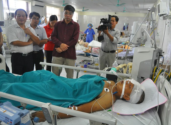 Nạn nhân Nguyễn Ngọc Tân rất nguy kịch, có nguy cơ tử vong đã được gia đình xin đưa về địa phương trưa 4-9. Ảnh: Hoàn Nguyễn/Zing