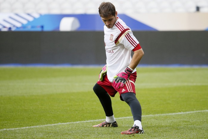 Thủ môn Casillas vẫn được bắt chính vào rạng sáng 5-9