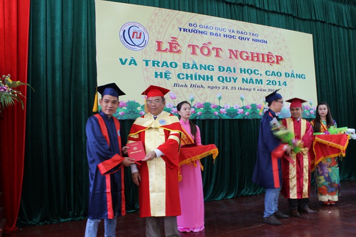 Lễ phát bằng tốt nghiệp cho sinh viên khóa 33 ĐH Quy Nhơn