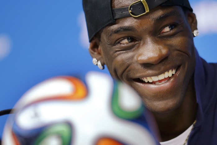 Balotelli trong cuộc họp báo trước trận