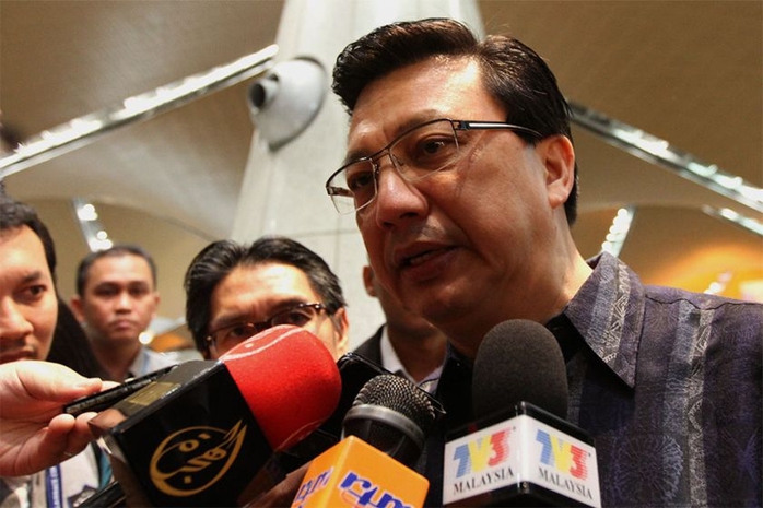 Bộ trưởng Giao thông Vận tải Datuk Seri Liow Tiong Lai trả lời họp báo. Ảnh: Malay Mail Online
