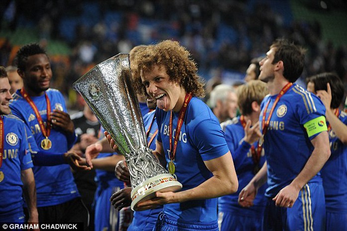 David Luiz đoạt chức vô địch Europa League cùng Chelsea hồi năm 2013