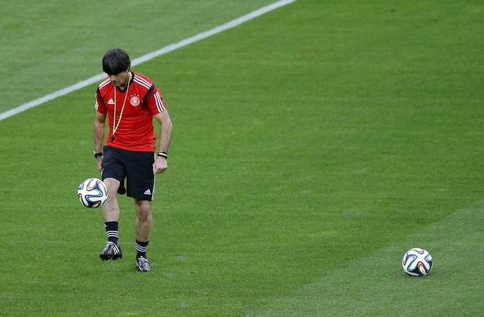 HLV Joachim Loew và các học trò sẽ có một trận đấu khó khăn với đội chủ nhà