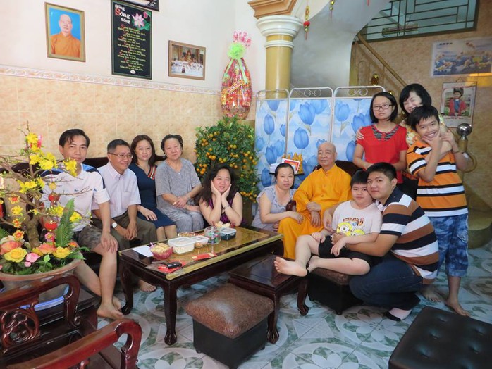 Chị NGuyễn Thị Thu Loan bên gia đình ngày Tết
