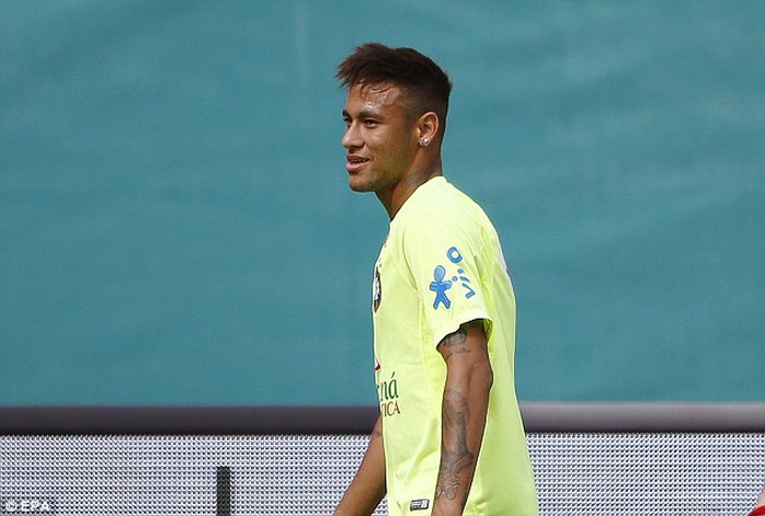 Neymar được HLV Dunga tin tưởng giao chiếc băng đội trưởng