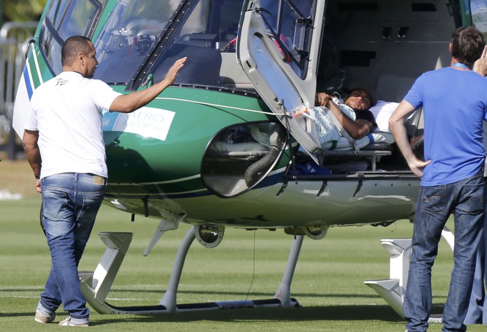 Neymar được đưa về nhà ở Sao Paulo trên trực thăng