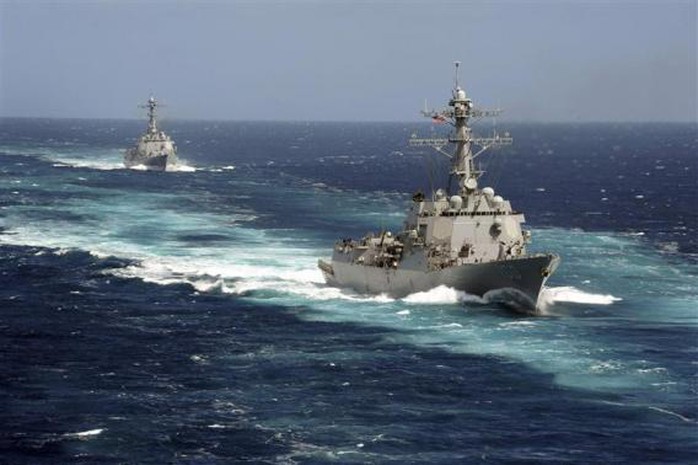 2 tàu khu trục của Mỹ đang tham gia tìm kiếm. Ảnh; Reuters