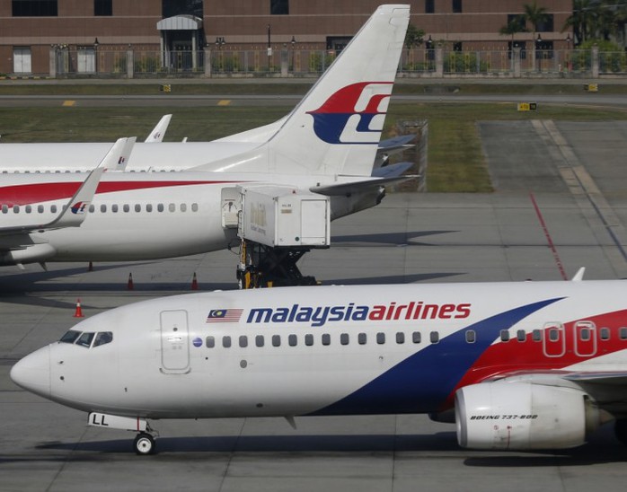 MH370 mất tích không bao lâu lại đến MH17 gặp nạn. Ảnh: Reuters