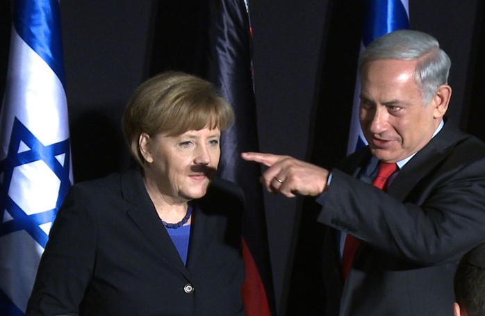 Bà Angela Merkel và ngón tay Thủ tướng Israel Benjamin Netanyahu