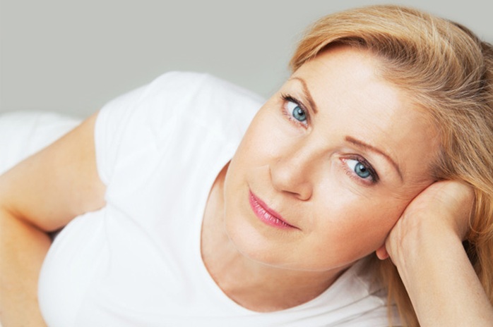 Chứng khô âm đạo thường xuất hiện ở phụ nữ giai đoạn tiền mãn kinh và mãn kinh