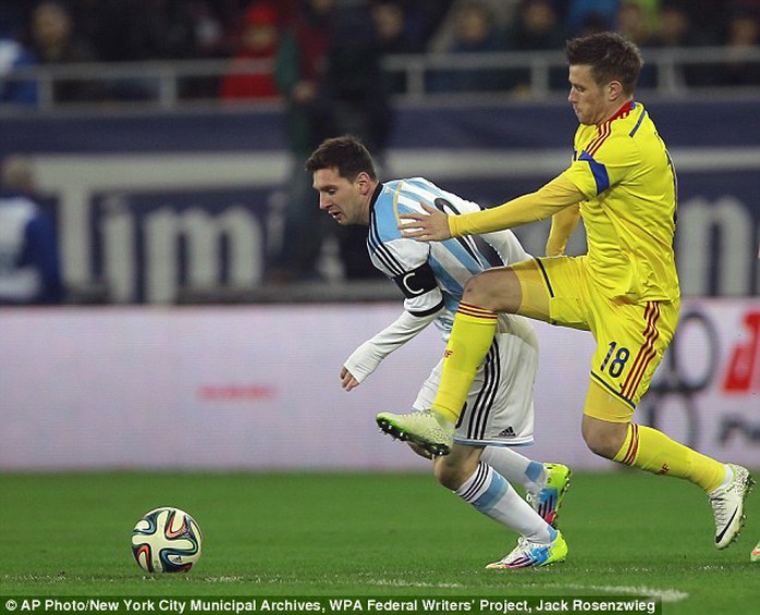 Messi và cả Aguero đều bất lực trước hàng các cầu thủ Romania