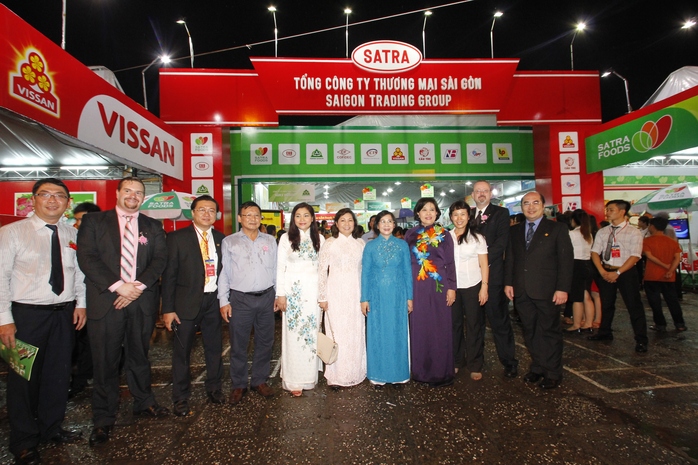 Lãnh đạo TP tham quan Ngôi nhà chung SATRA tại Hội chợ Hi-tech Agro 2014