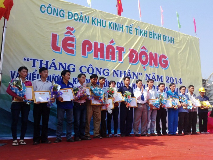 Công nhân tiêu biểu được Công đoàn Khu Kinh tế tỉnh Bình Định tuyên dương            ẢNH: ANH TÚ