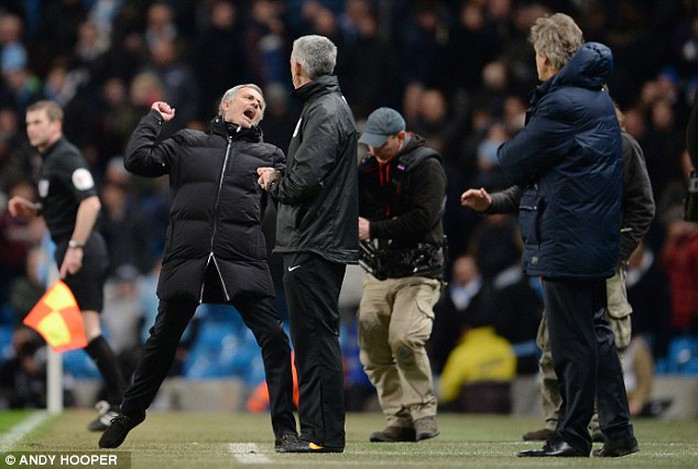 HLV Mourinho tỏ ra thất vọng với những pha bỏ lỡ cơ hội của các cầu thủ Chelsea