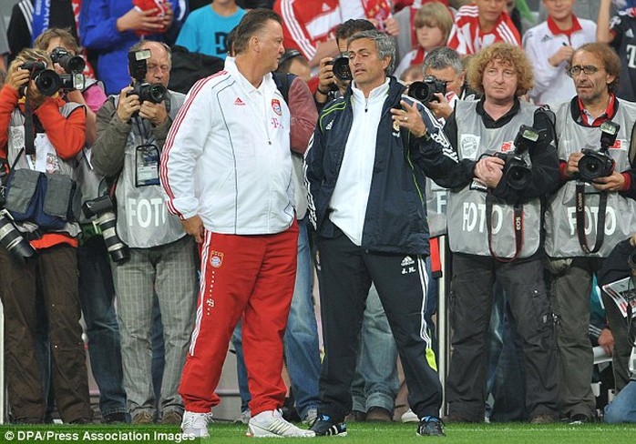 Cựu HLV Bayerm Munich Van Gaal gặp và ông Mourinho