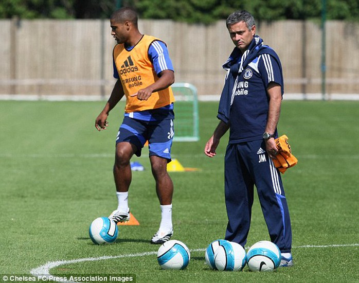 Glen Johnson và ông Mourinho
