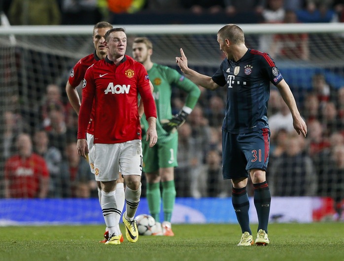 Có thành tích không tốt cùng M.U mùa này nhưng Rooney (trái) vẫn được trả lương cao ngất