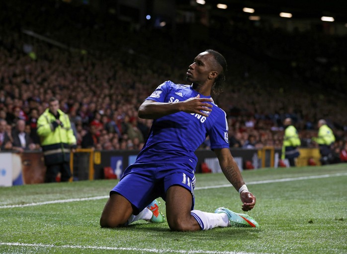 Drogba sau bàn mở tỉ số ở phút 53 cho Chelsea