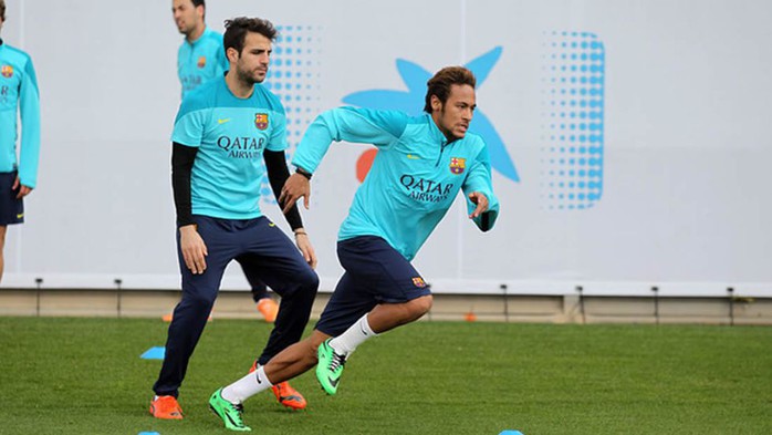 Neymar (phải) tập luyện cùng đồng đội vào ngày 10-2   Ảnh: AS