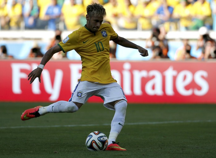 Còn Neymar cũng hoàn thành nhiệm vụ với pha sút phạt đưa Brazil vào tứ kết