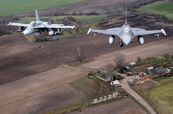 Các hiến đấu cơ của NATO tuần tra không phận Baltic. Ảnh: Reuters