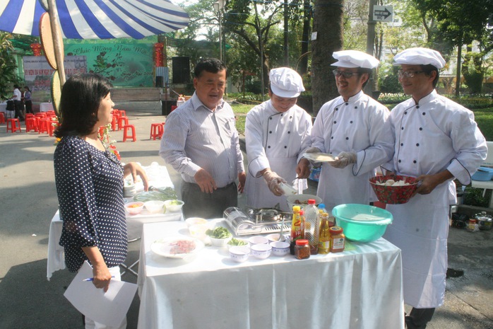 Các đội tuyển dự thi nấu ăn “Người đàn ông vào bếp”  ẢNH: AN KHÁNH