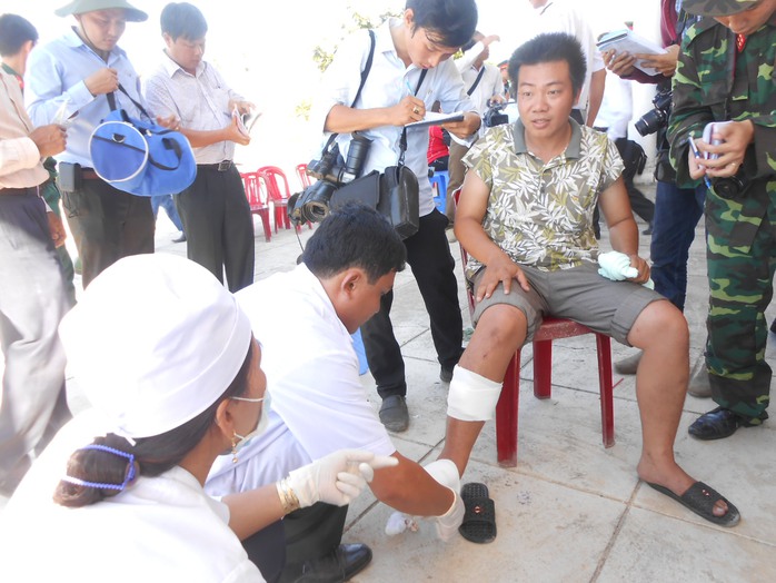 Ngư dân Nguyễn Huỳnh Bá Biên bị đa vết thương khi tàu chìm