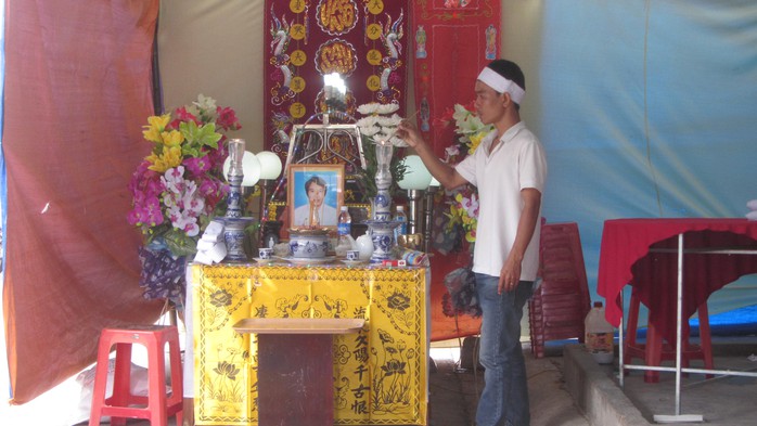 Gia đình tô cức lo tang lễ cho thuyền viên Ngô Minh Tuấn