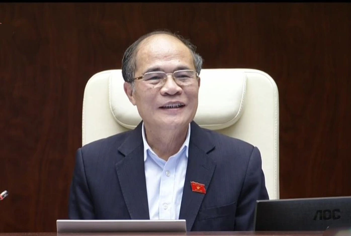 Chủ tịch QH Nguyễn Sinh Hùng đánh giá phần trả lời chất vấn của Bộ trưởng Thăng thẳng thắn, rõ ràng, đưa ra được giải pháp và đặc biệt là có những cam kết rất quý báu, khẳng định nói đi đôi với làm, hứa là phải thực hiện. Ảnh chụp qua màn hình