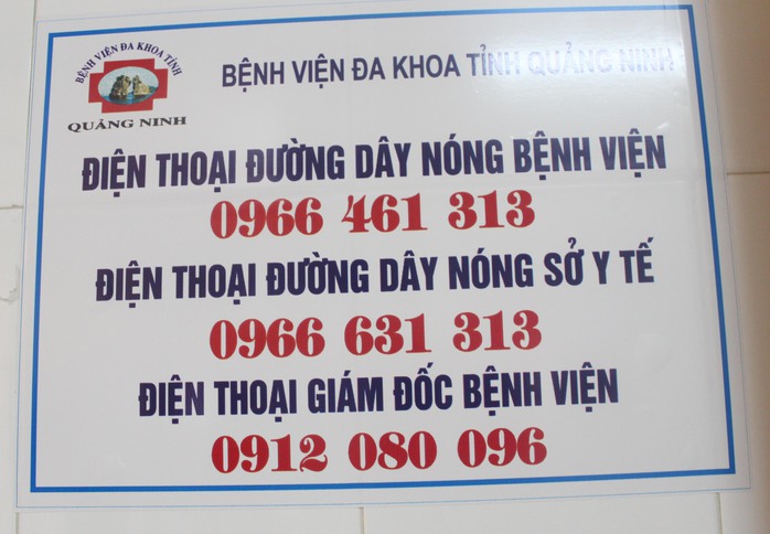 Đường dây nóng được công khai tại các khoa phòng để kịp thời xử lý những phản ánh của người bệnh